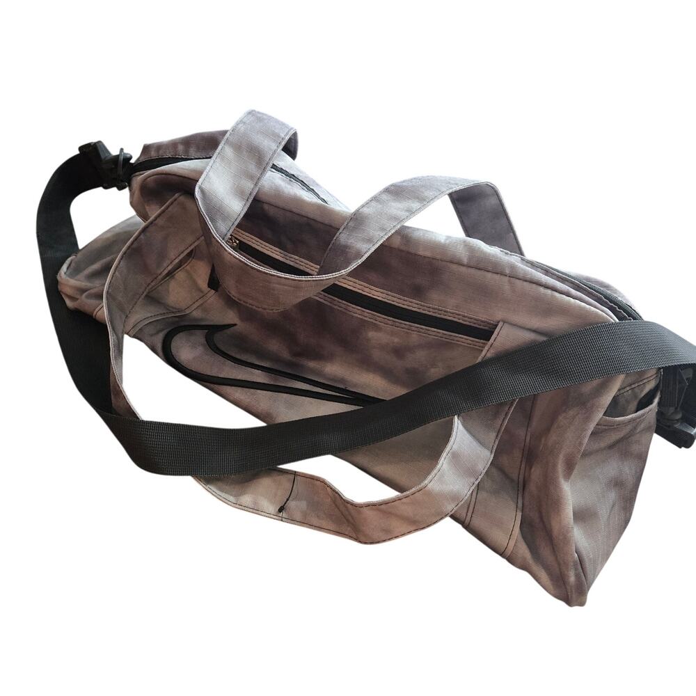 Elevate your workout aesthetic Nike Gym Club 2.0 Printed Training Duffel Bag